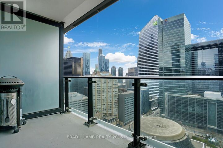 Property Photo:  224 King Street West 2305  ON M5V 1H8 