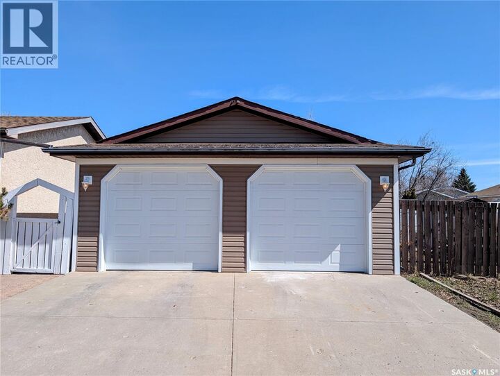 Property Photo:  806 Graham Road  SK S4N 6W7 