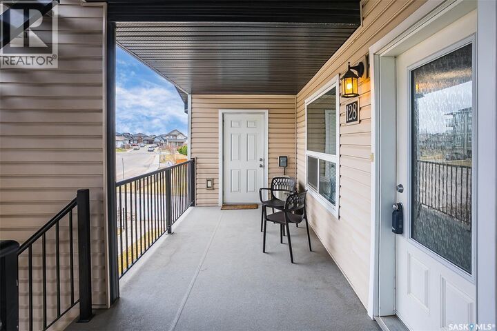 Property Photo:  128 125 Willis Crescent  SK S7T 0T1 