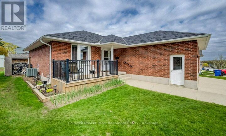 Property Photo:  636 22nd Avenue  ON N4N 3W7 