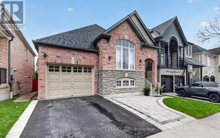 Property Photo:  25 Loughlin Hill Crescent East  ON L1Z 1P8 
