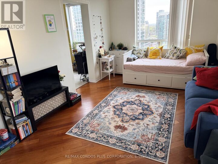 Property Photo:  18 Hillcrest Avenue North 2102  ON M2N 6T5 