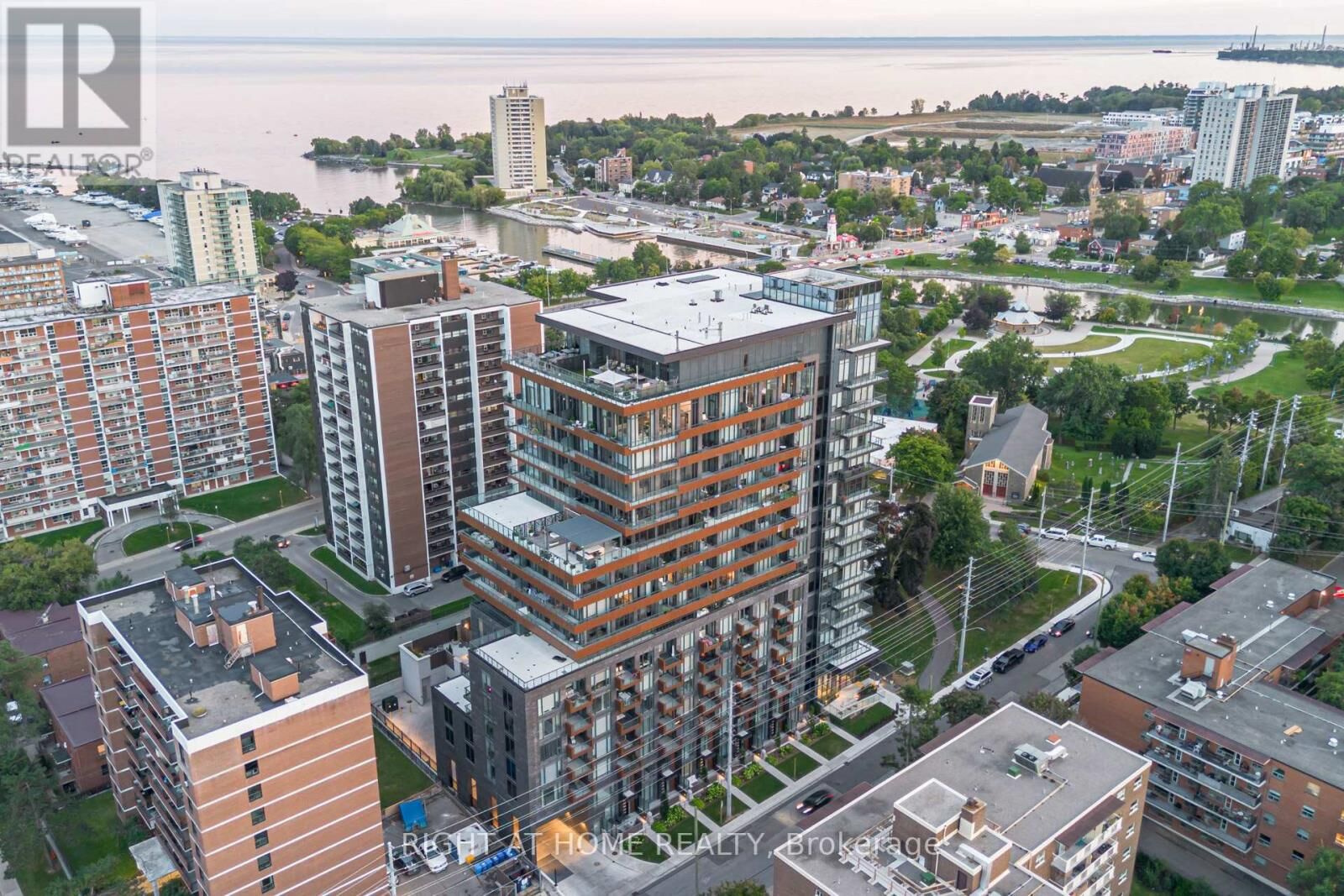 Property Photo:  21 Park Street East 506  ON L5G 0C2 