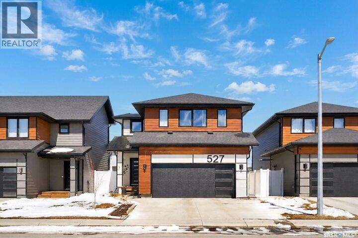 Property Photo:  527 Keith Turn  SK S7V 0Y1 
