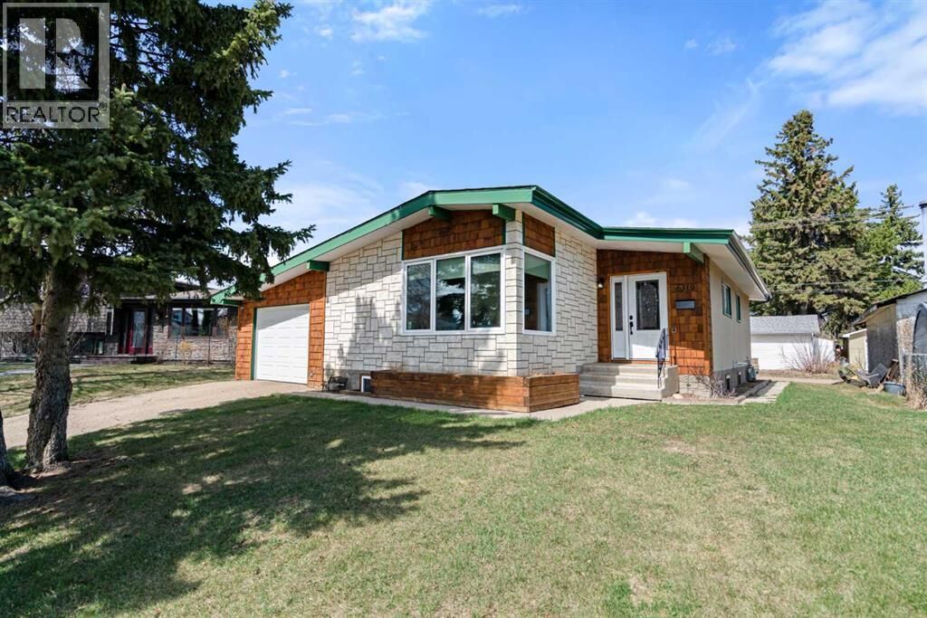 Property Photo:  6310 44A Avenue  AB T4V 0B4 