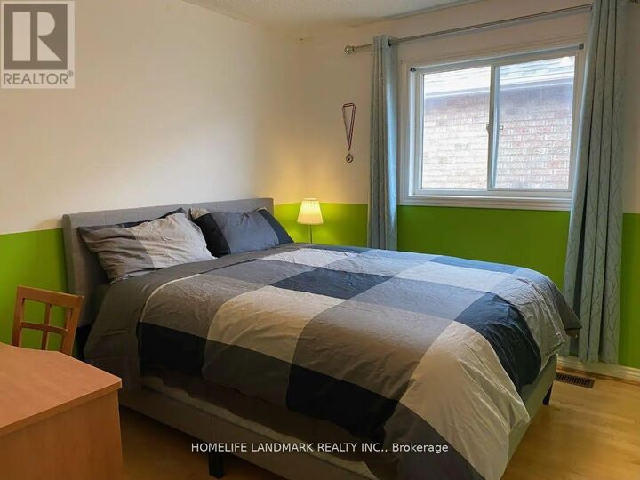 Property Photo:  846 Cardington Street South Autum  ON L5V 1Z7 