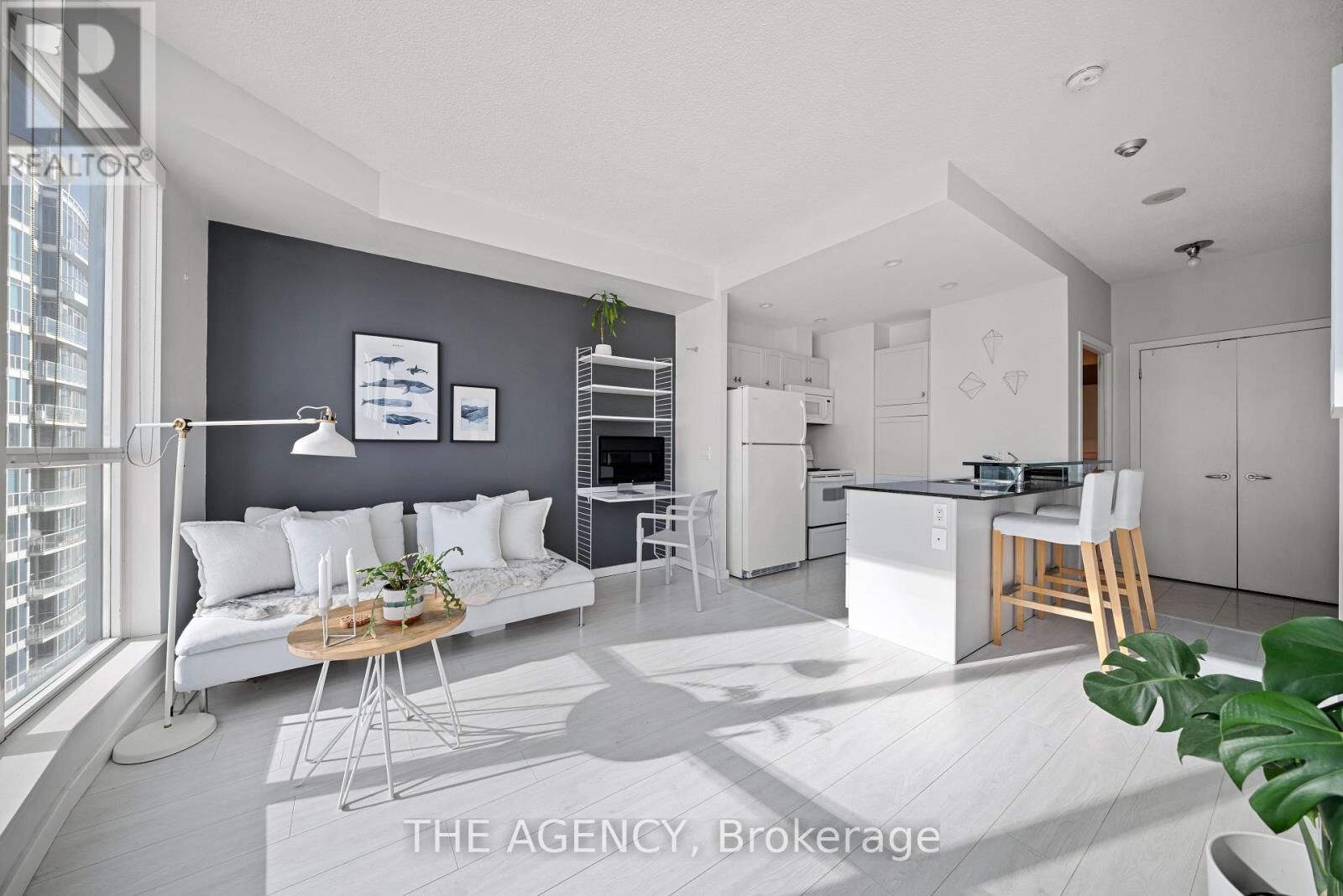 Property Photo:  208 Queens Quay West 3313  ON M5J 2Y5 