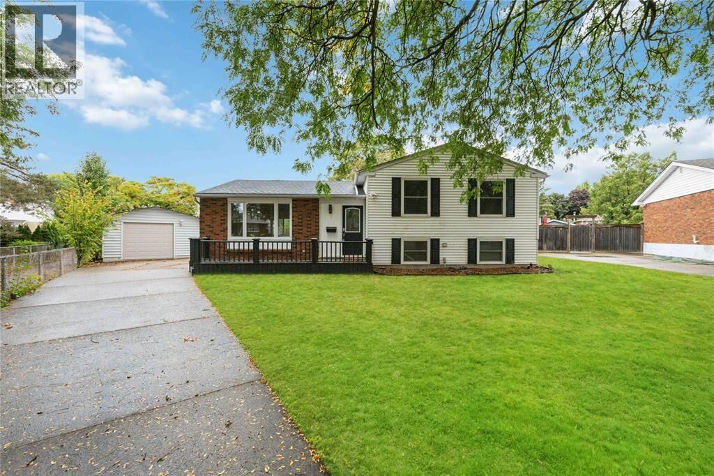 Property Photo: 1060 Camelot Crescent ON N7S 3L3