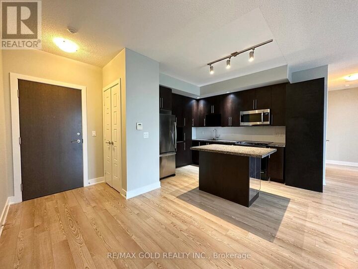 Property Photo:  28 Linden Street 904  ON M4Y 0A4 