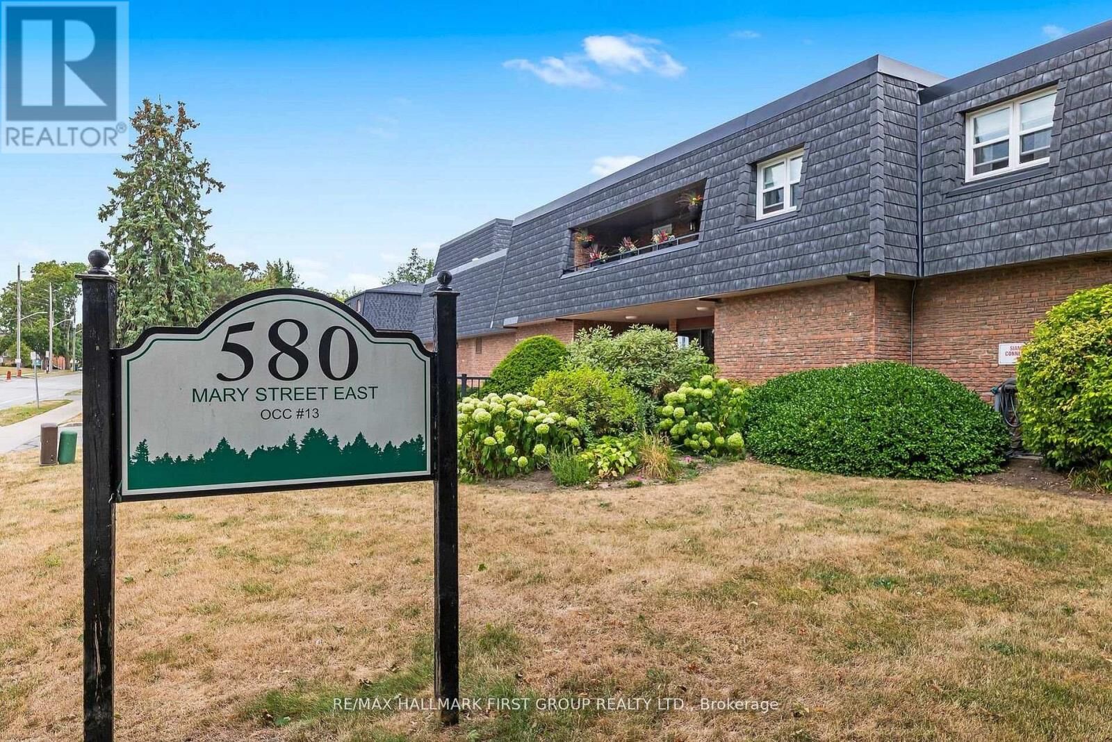 Property Photo:  580 Mary Street East 102  ON L1N 2R3 