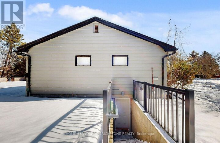 Property Photo:  