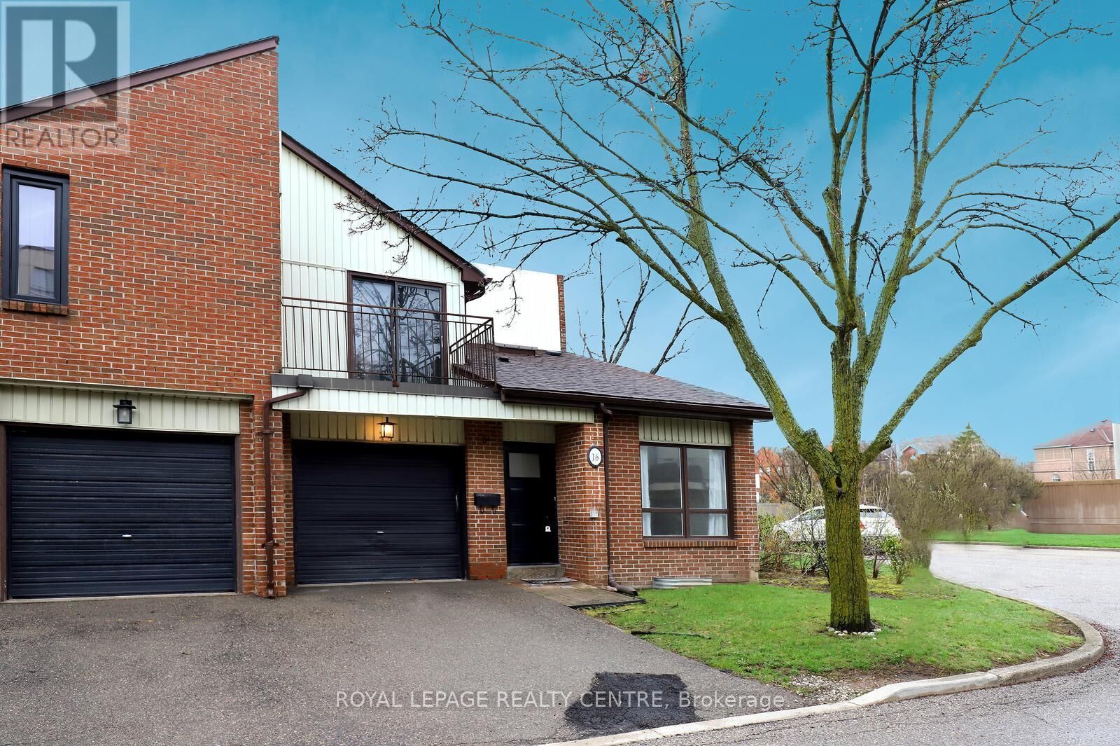 Property Photo:  1021 Cedarglen Gate 16  ON L5C 3A7 