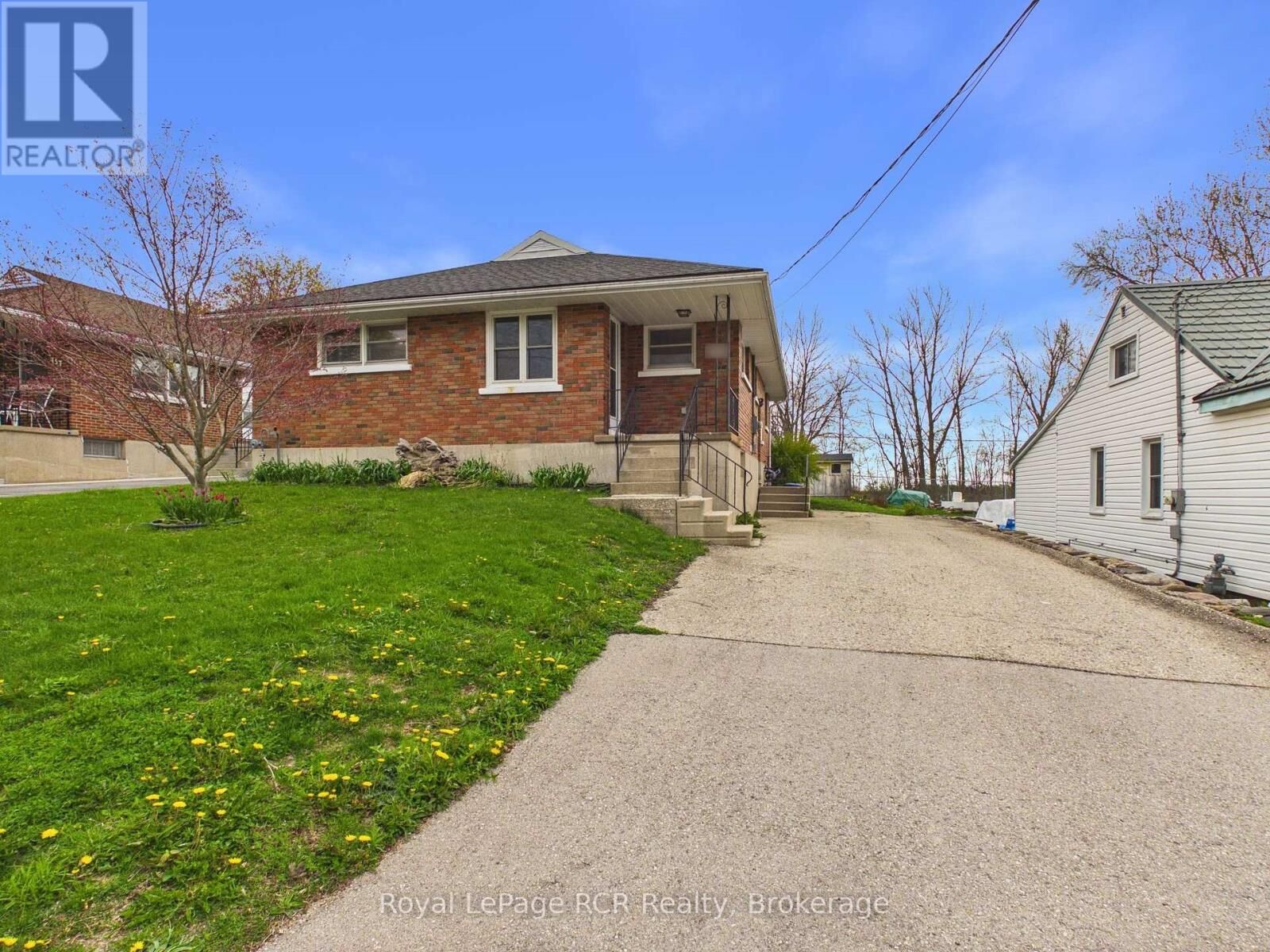 Property Photo:  153 Carling Terrace  ON N0G 2W0 
