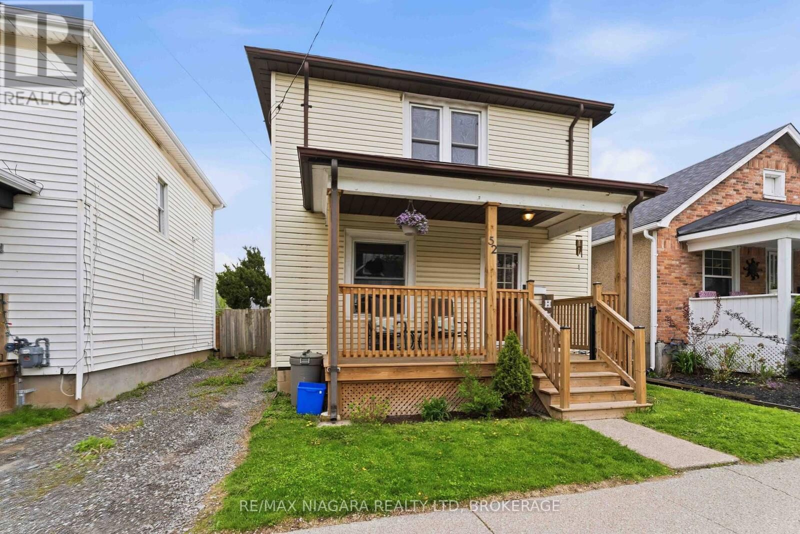 Property Photo:  52 Berryman Avenue  ON L2R 3W9 