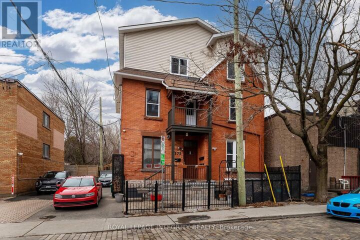 Property Photo:  172 Cobourg Street 2  ON K1N 8H5 