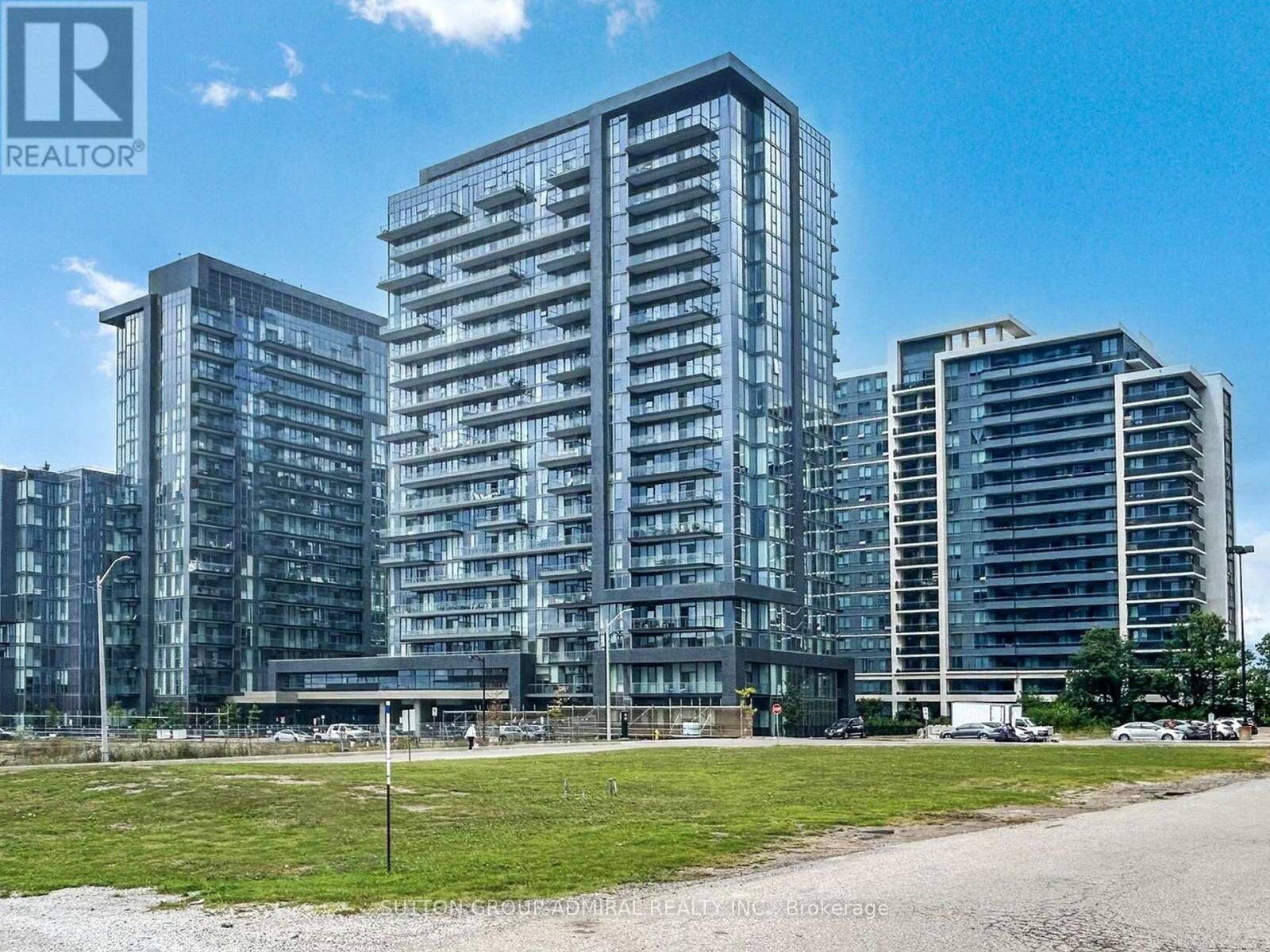 Property Photo:  20 Gatineau Drive 706  ON L4J 0L2 