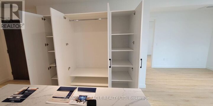 Property Photo:  741 King Street West 1012  ON N2G 1E5 