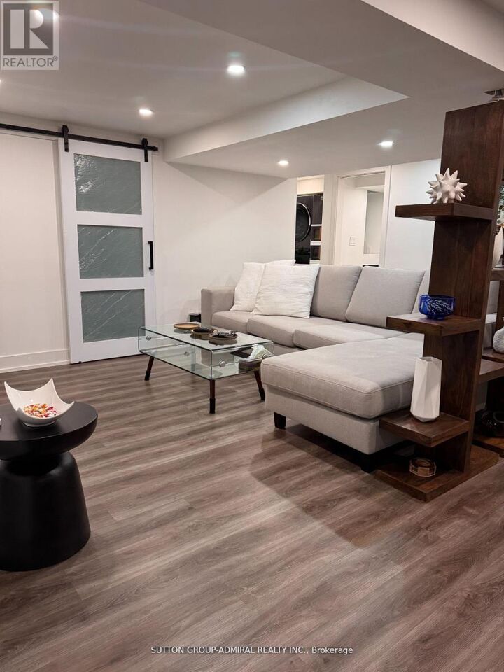 Property Photo:  6 Frankfort Avenue Lower  ON M6L 2Y2 