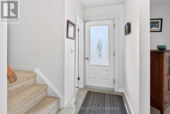 Property Photo:  633 Fleet Street  ON K7M 5A4 