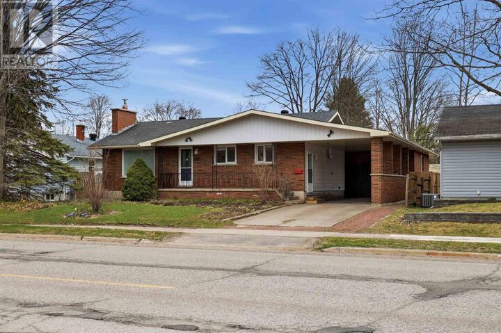 Property Photo:  221 Chambers Ave  ON P6A 4V2 