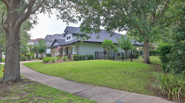 Property Photo:  801 Victoria Hills Drive S  FL 32724 