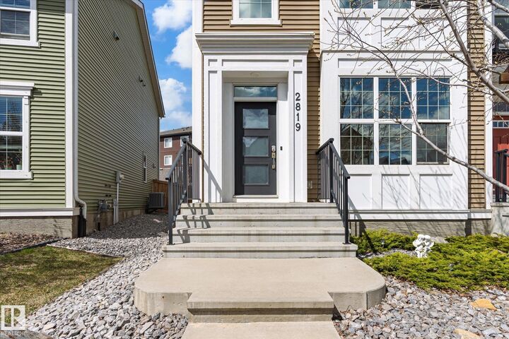 Property Photo:  2819 Maple Way NW  AB T6T 0Z7 