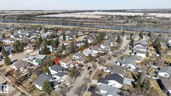 Property Photo:  22 Westpark Road  AB T8L 3X2 