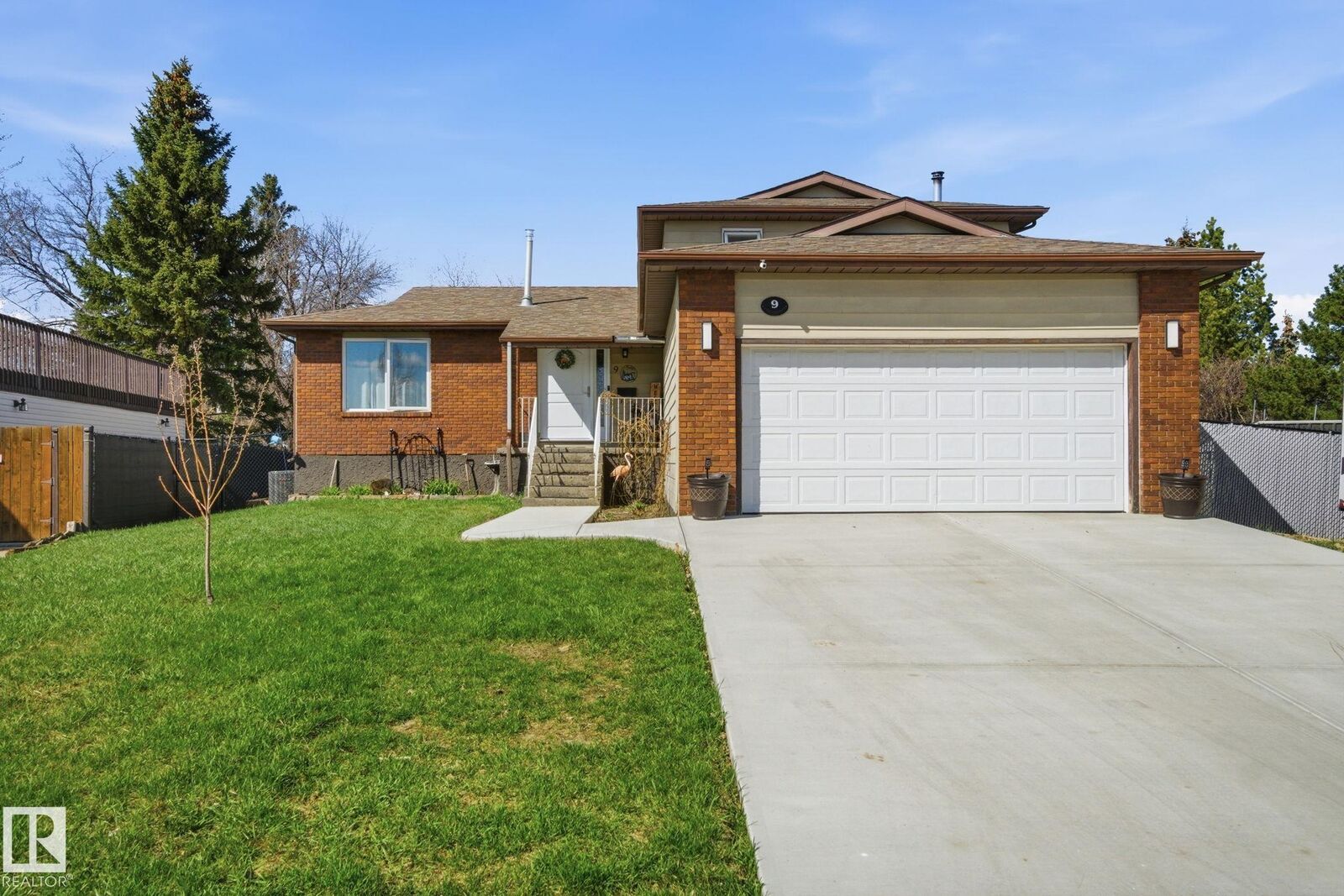 Property Photo:  9 Prospect  AB T8R 1N7 