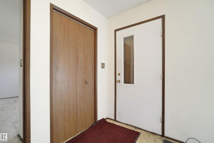 Property Photo:  10912 40 Avenue NW  AB T6J 0P8 