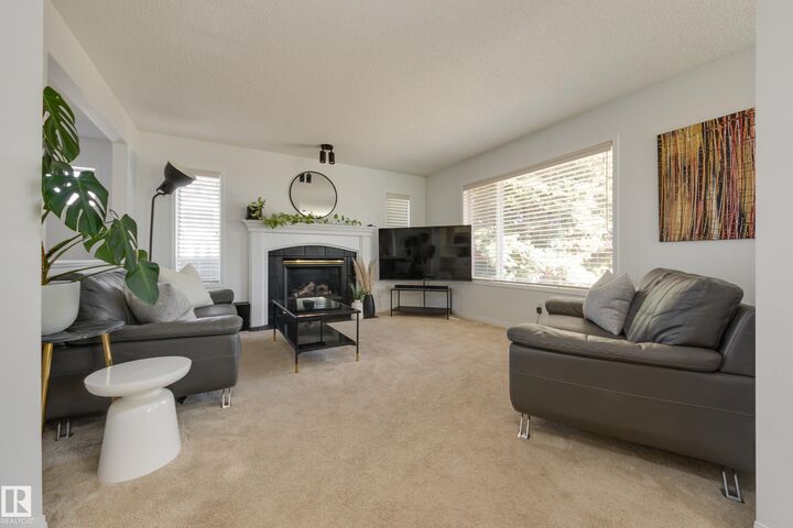 Property Photo:  2061 Haddow Drive NW  AB T6R 2X6 