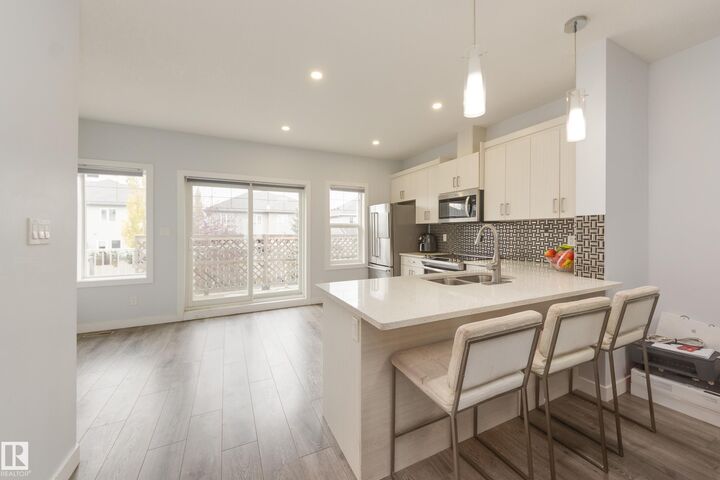 Property Photo:  66 723 172 Street SW  AB T6W 1A5 