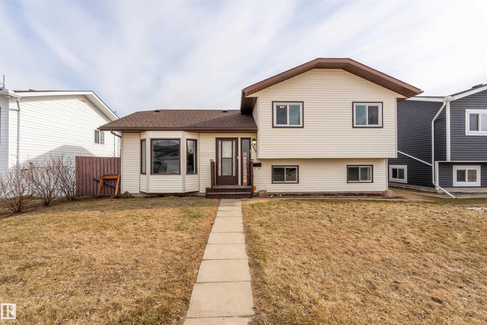 Property Photo:  6009 53 Avenue  AB T9M 1T4 