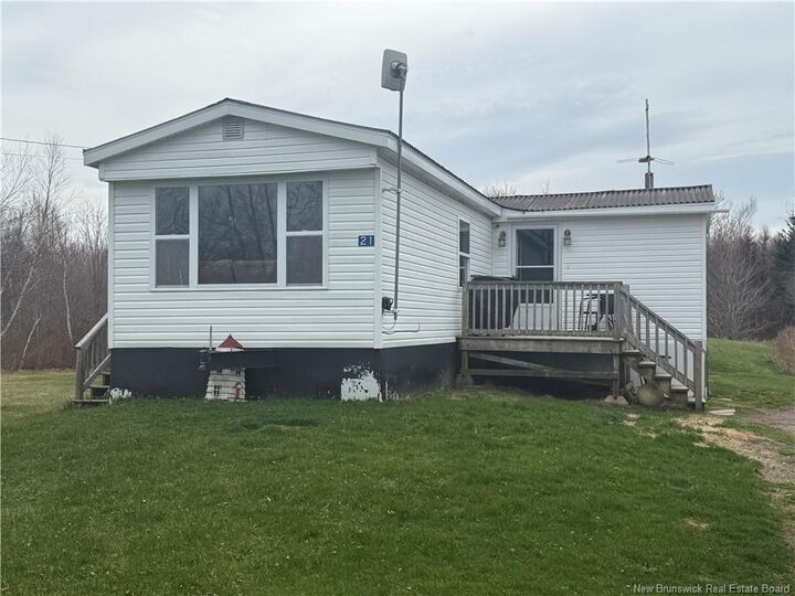 Property Photo:  21 Trenholm Road  NB E4M 3C9 