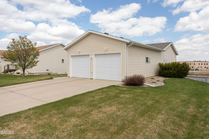 Property Photo:  907 35th Street  ND 58501 