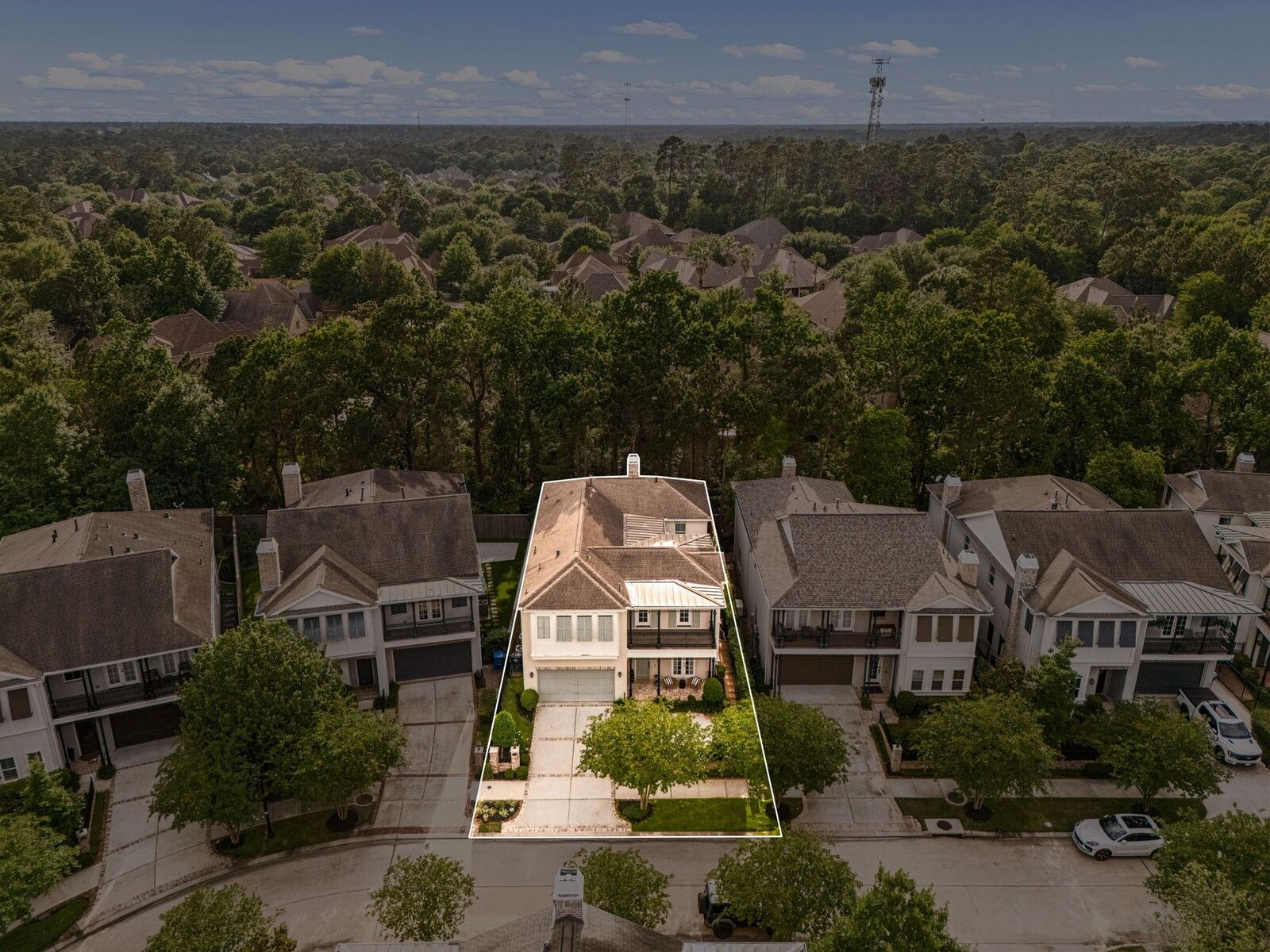 Property Photo:  172 McGoey Circle  TX 77384 