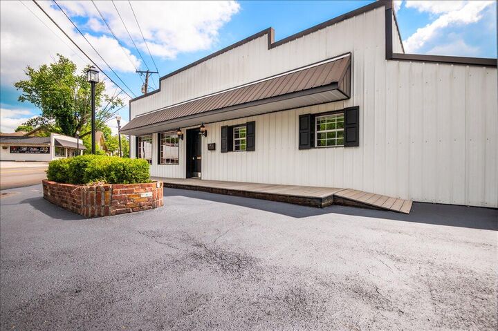 Property Photo: 318 S Dixie Street KY 40741