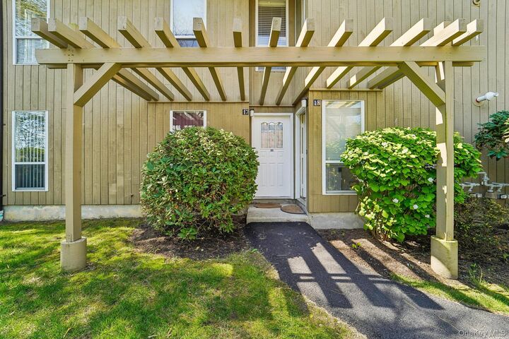 Property Photo:  18 Brooke Hollow Lane  NY 10566 