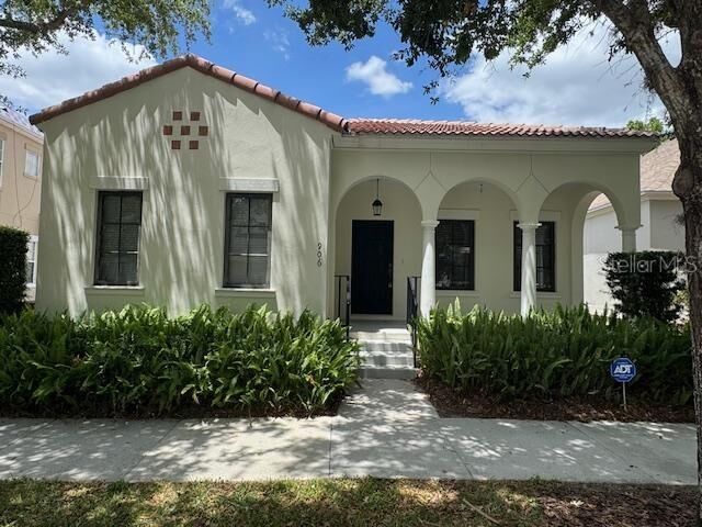 Property Photo:  906 Pawstand Road  FL 34747 