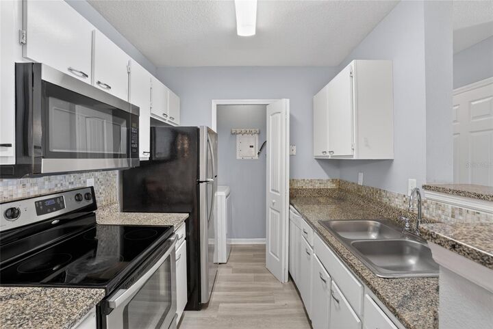 Property Photo:  4320 S Kirkman Road 1511  FL 32811 