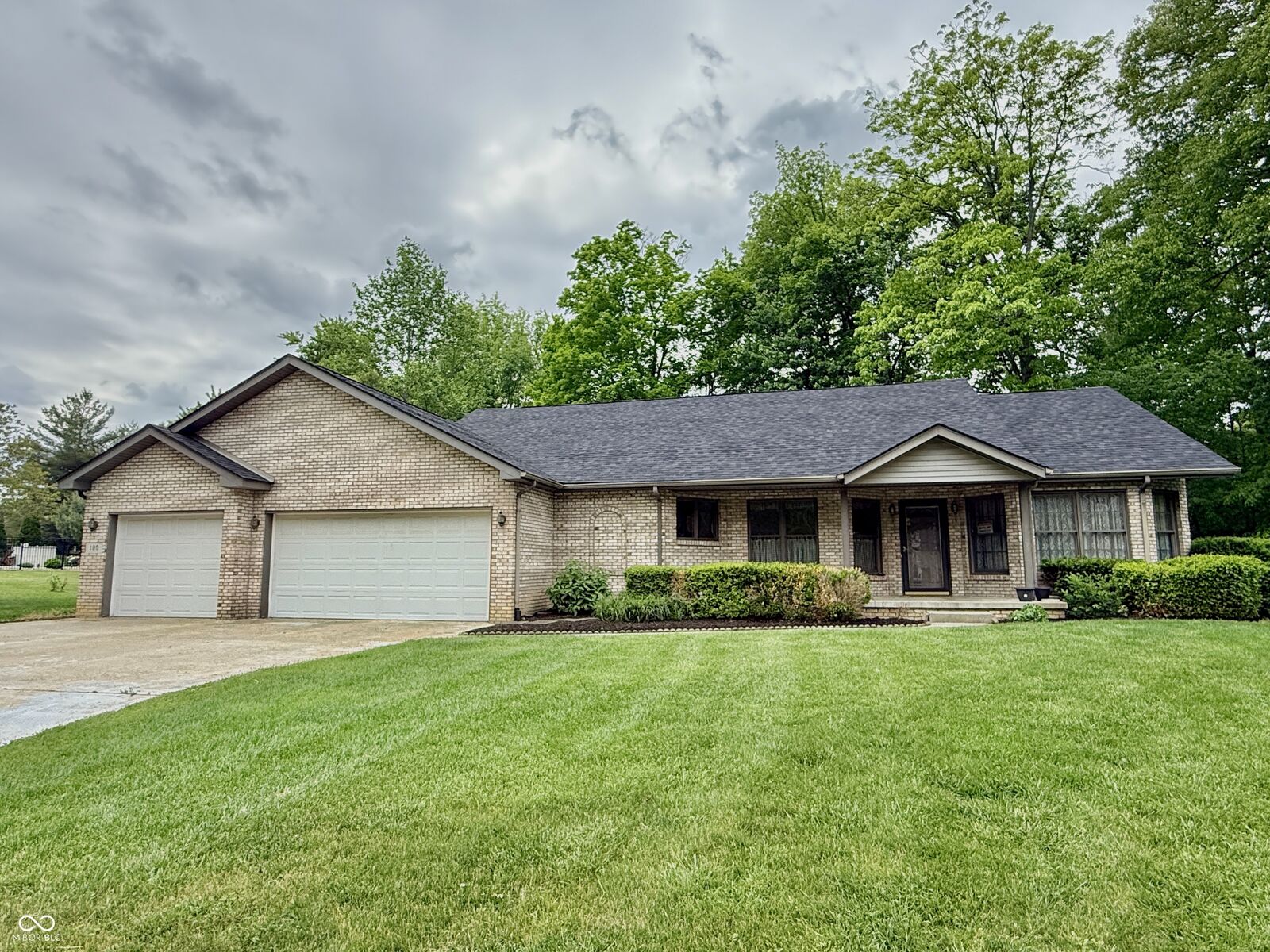 Property Photo:  180 Oakbrook Drive  IN 47201 