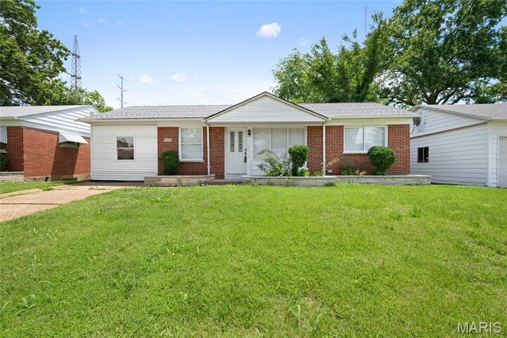 Property Photo: 7916 Birkenhead Drive MO 63123