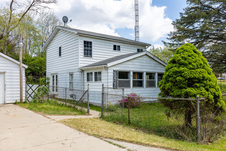 Property Photo:  407 Bagg Avenue  MI 49203 