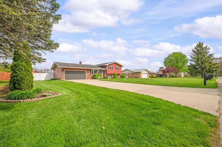 Property Photo:  821 E Park Drive  MI 49120 