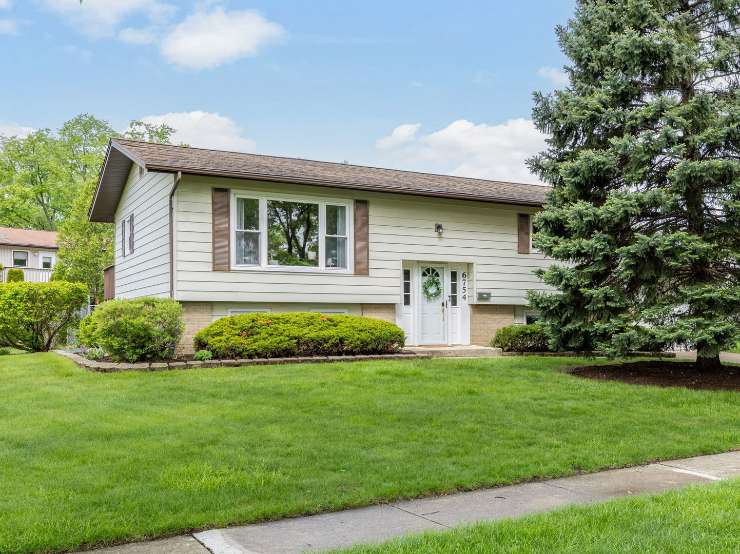 Property Photo:  