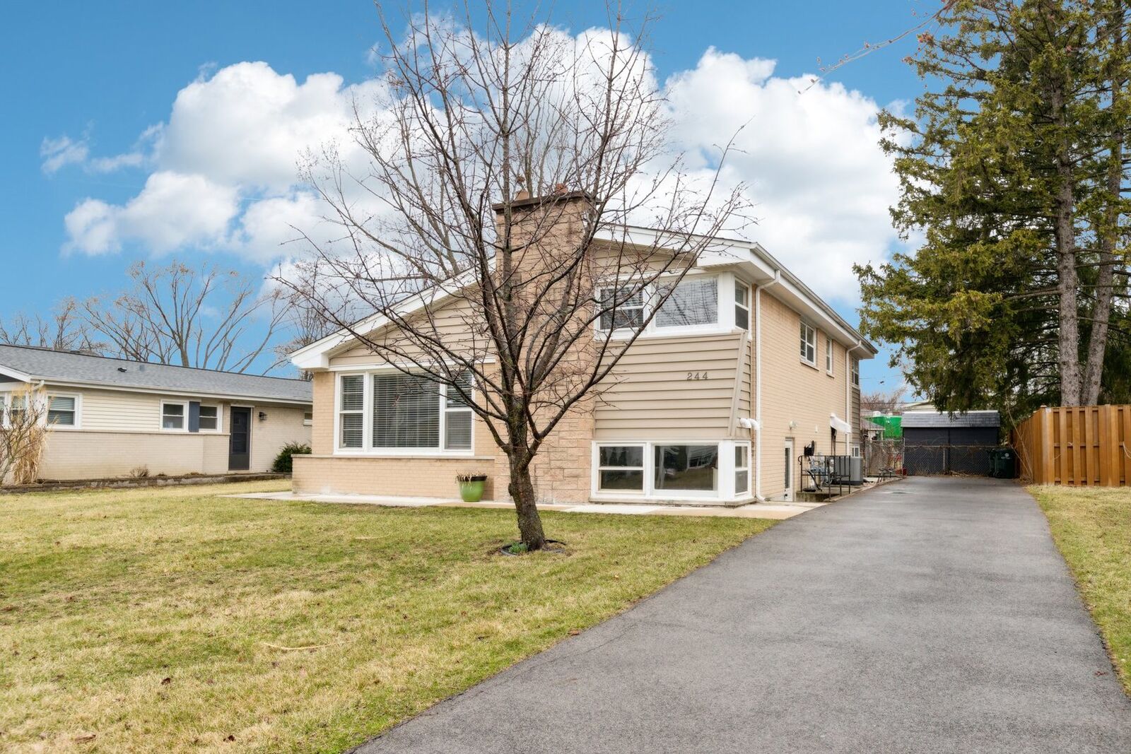 Property Photo:  244 Glendale Road  IL 60025 