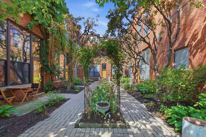 Property Photo:  2226 N Racine Avenue 15  IL 60614 