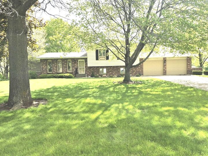 Property Photo: 8 Hawthorne Drive IL 60543