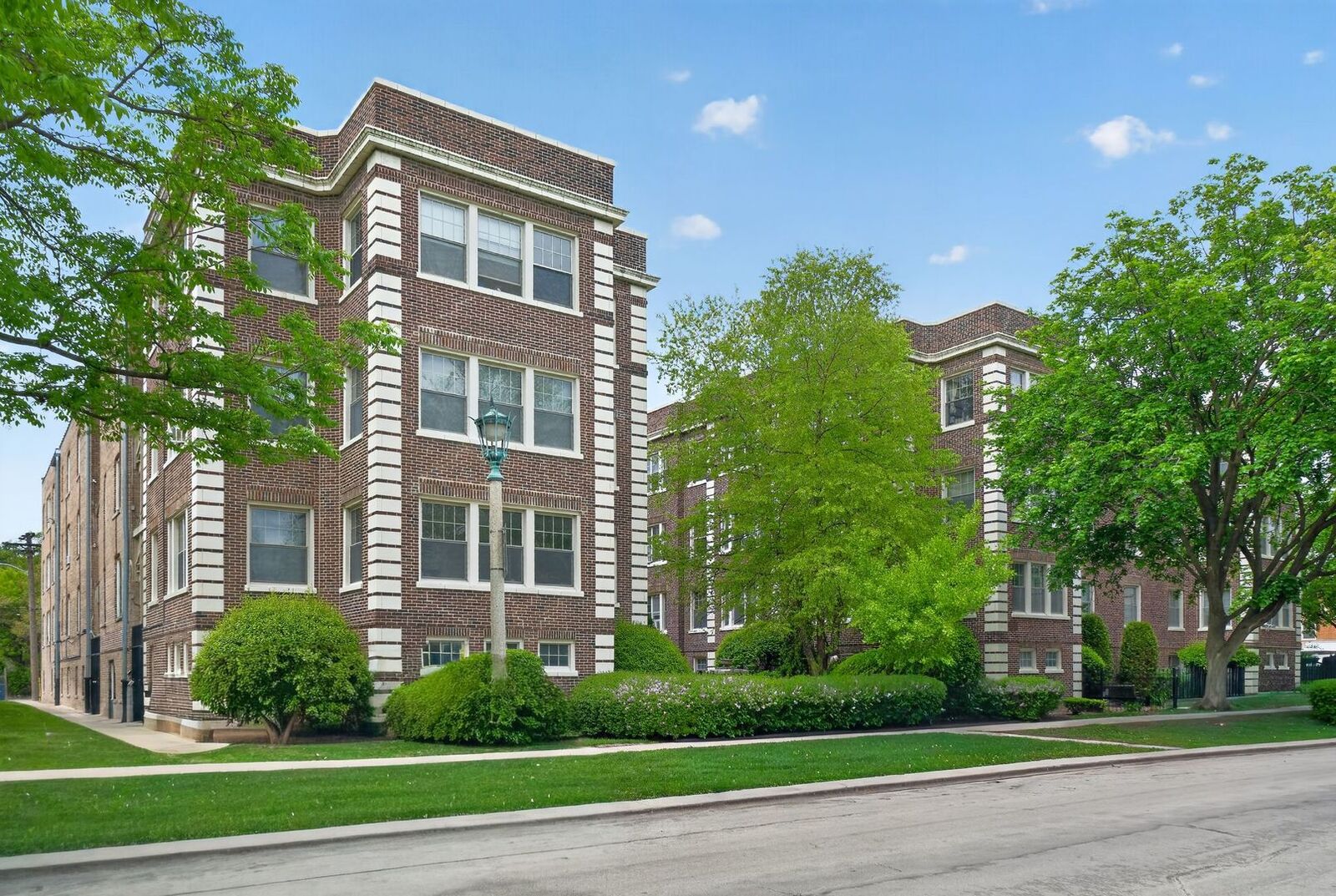 Property Photo:  433 N Lombard Avenue 1  IL 60302 