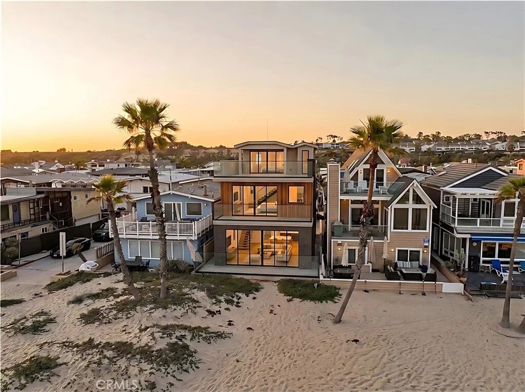 Property Photo:  5109 Seashore  CA 92663 