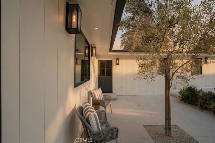 Property Photo:  13817 Valley Vista Blvd  CA 91423 